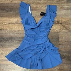 Women's Swimdress One Piece Swimsuit Size Small NWT